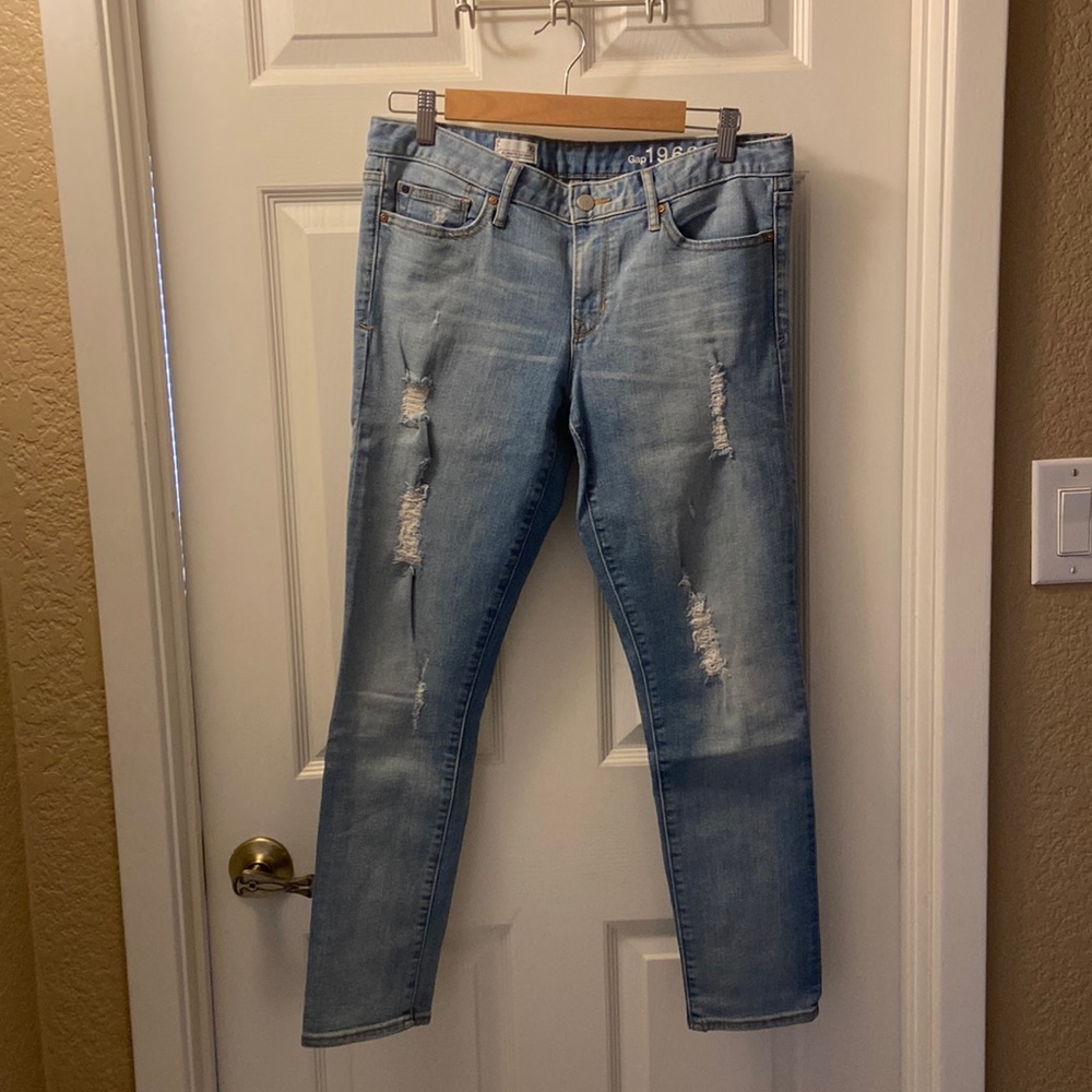 Skinny Jeans, light wash. Size 30 Gap. Not begging but a little stretch.